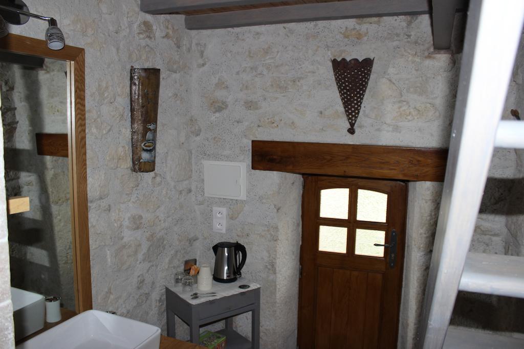 La Garde Pile De Fichou Bed & Breakfast Bajamont Room photo